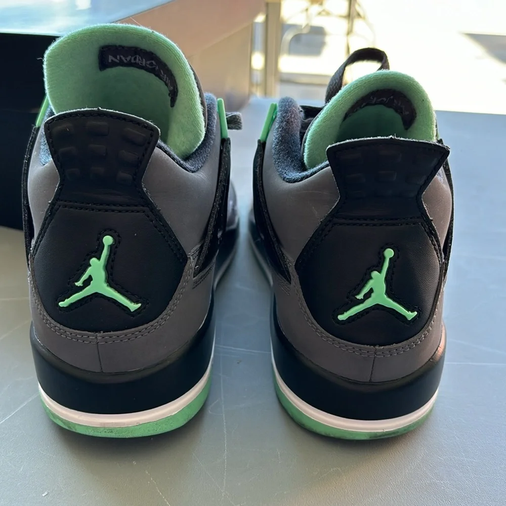 Jordan 4 Retro - Picture 4 of 6